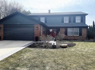 528 Farnham Ln, Wheaton, IL 60189