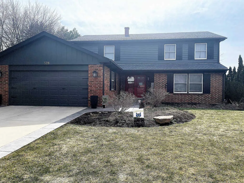528 Farnham Ln photo 1