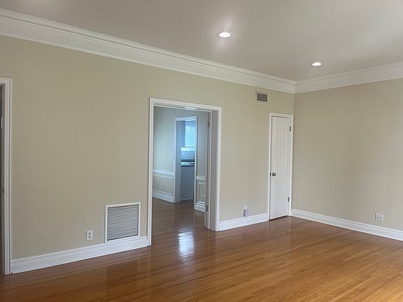 ENTRY FROM MAIN ROOM TO FORMAL DINING ROOM