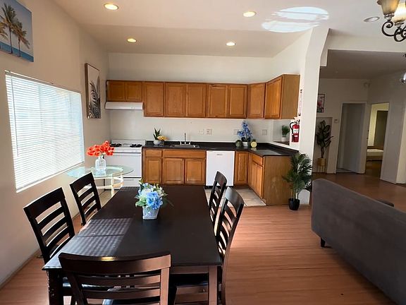 3rd image of 1142 W 37th Pl