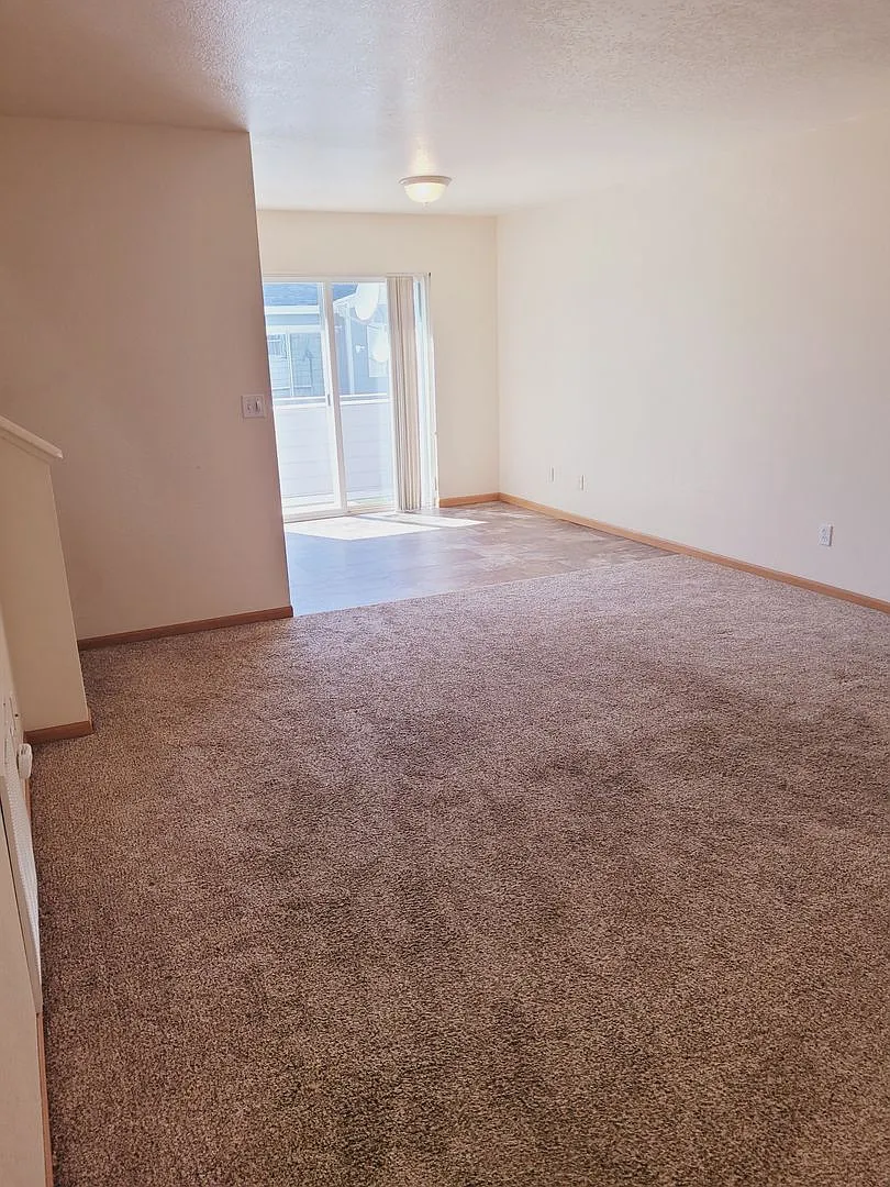 Bright & Convenient Townhouse Living! — Photo 4