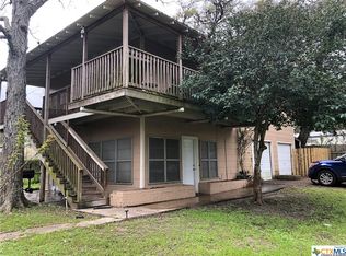 631 W Pearl St, Goliad, TX 77963