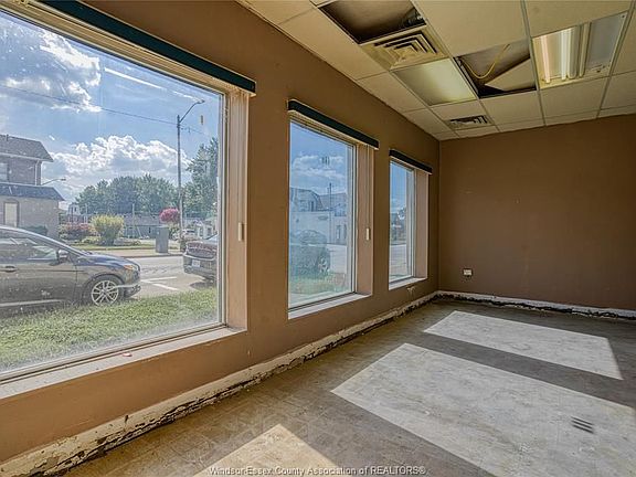 4th image of 131 Talbot St N