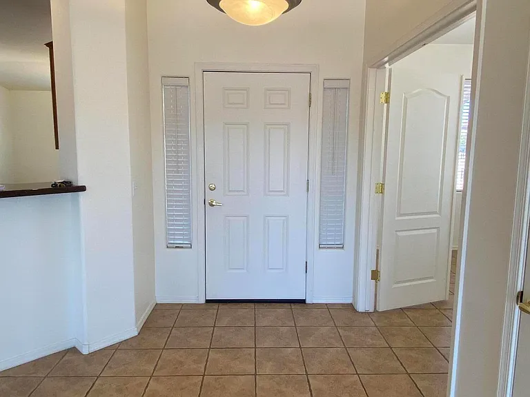 1095 S Forest Ridge Dr — Photo 2