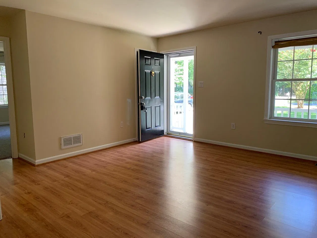 3 bed, 1456 sqft, $2,200 — Photo 2
