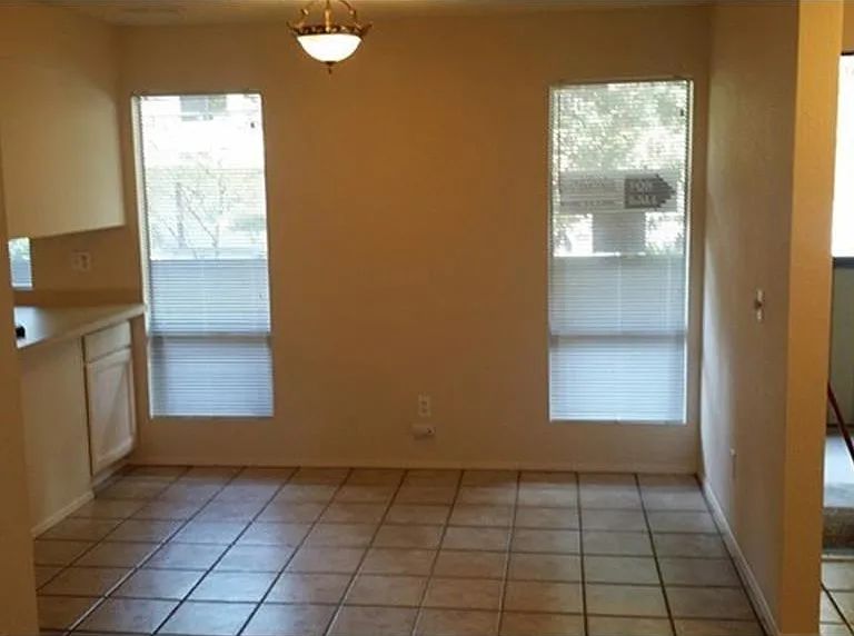 10819 NE 37th Pl #101 — Photo 2