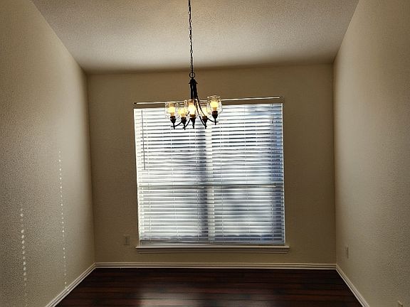 5th image of 2025 Waterview Dr