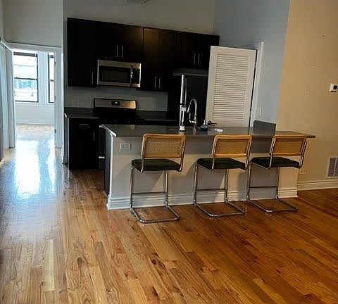 2nd image of 5348 N Clark St Unit 203