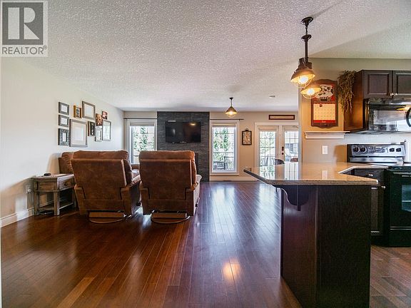 4th image of 6 Churchill Cres
