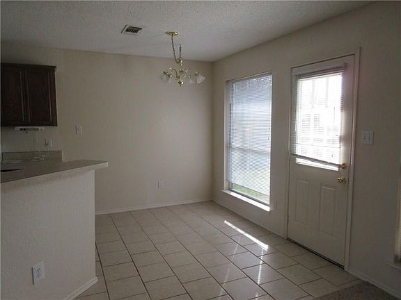3rd image of 425 Kimmel Dr