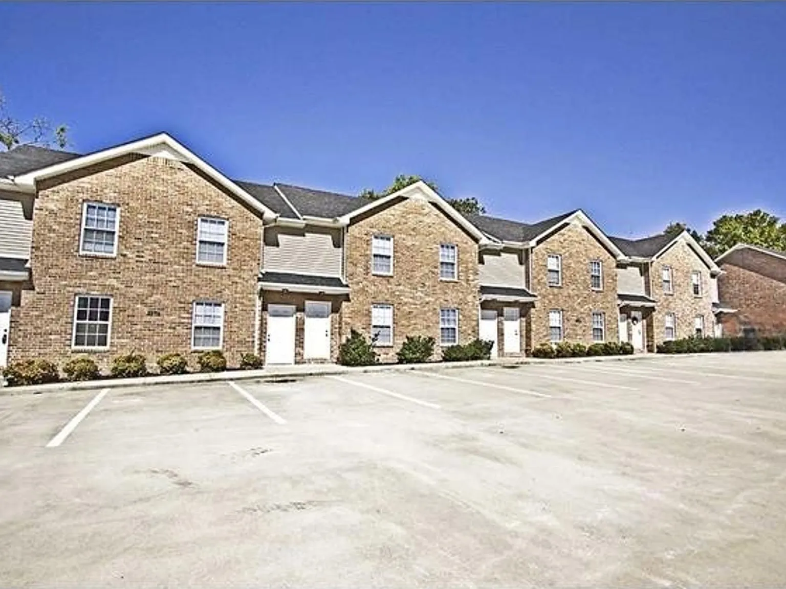 2 Bedroom 1.5 Bathroom Townhome — Photo 1