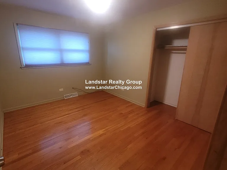 4628 N Plainfield Ave — Photo 7