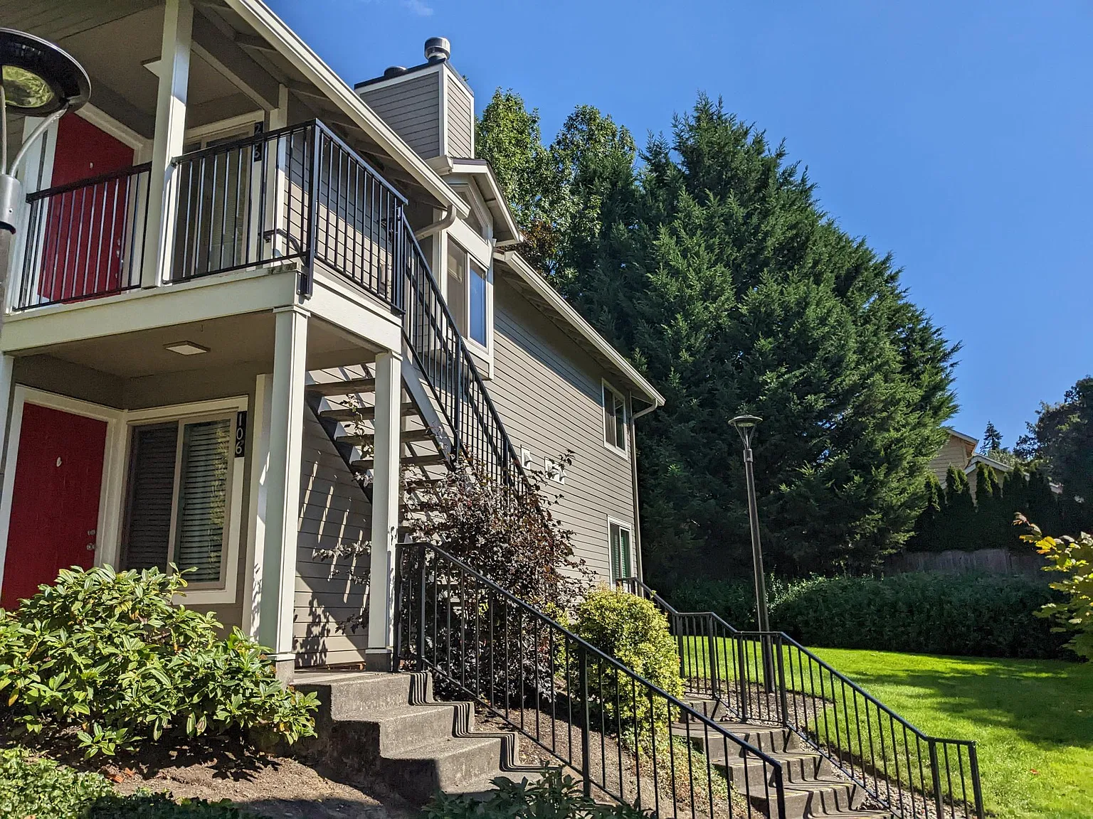2 bed, 856 sqft, $1,899 — Photo 1
