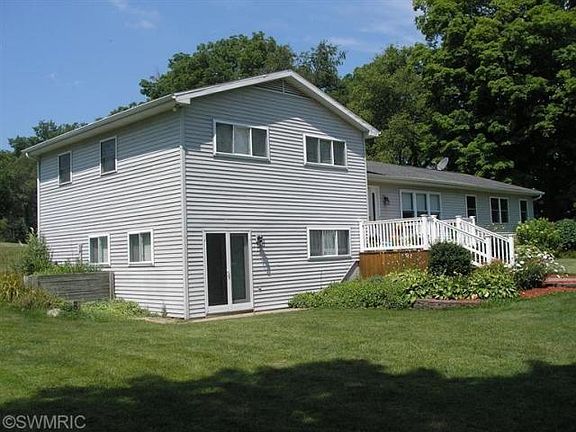 3rd image of 15595 East St