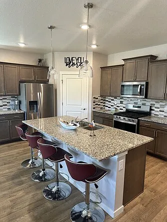 3 bed, 1696 sqft, $4,000 — Photo 3