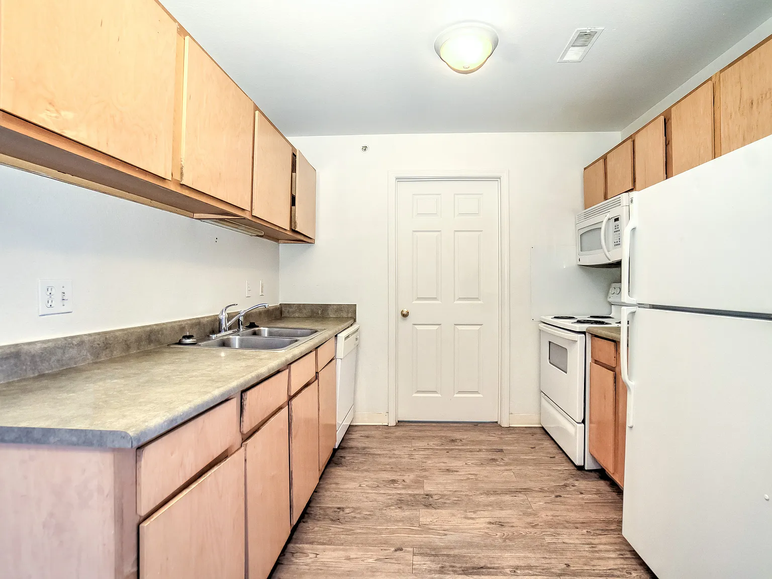 2 bed, 1000 sqft, $1,035 — Photo 3