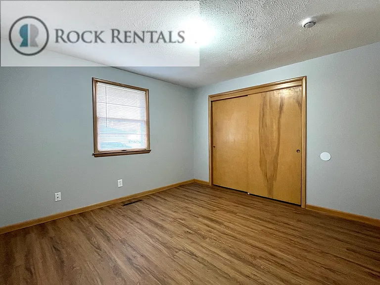 502 S Washington St — Photo 5