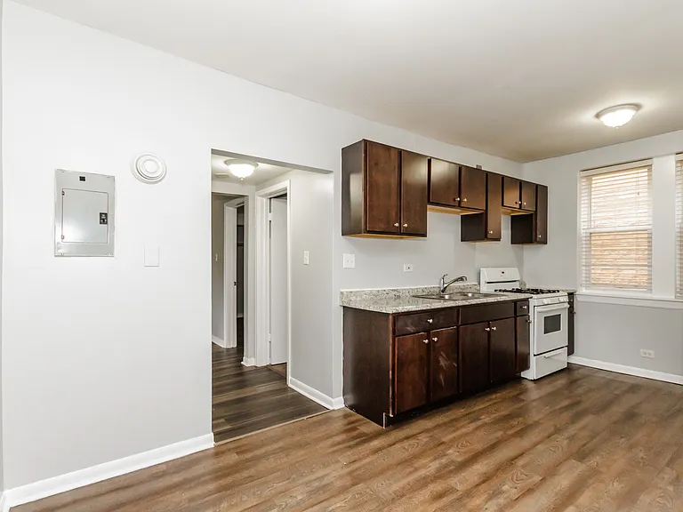 4500-06 W. Fullerton/2400-14 N. Kilbourn — Photo 4