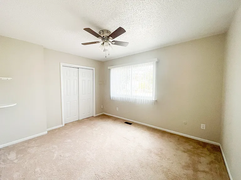 916 Appleby Ct — Photo 32