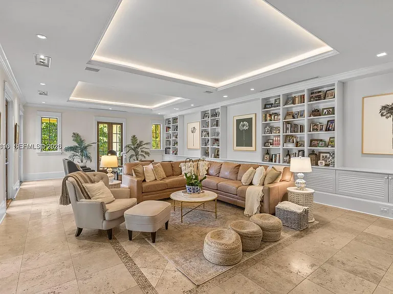 685 Harbor Ln — Photo 14