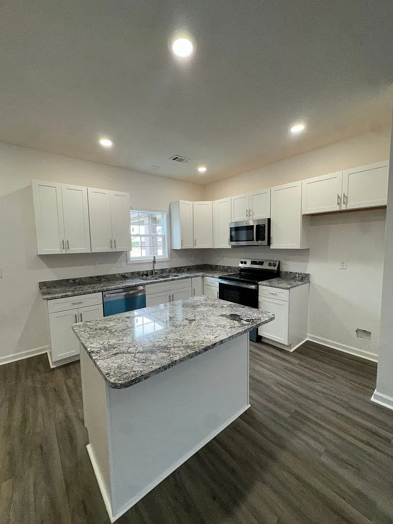 Brand New 3 Bed / 2 Bath Condo Available Now! — Photo 2