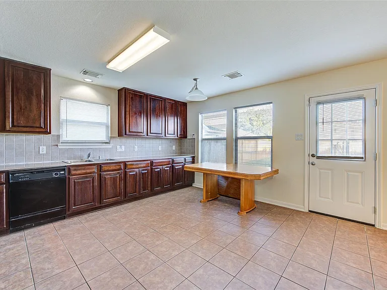 15326 Mission Oak Dr — Photo 7