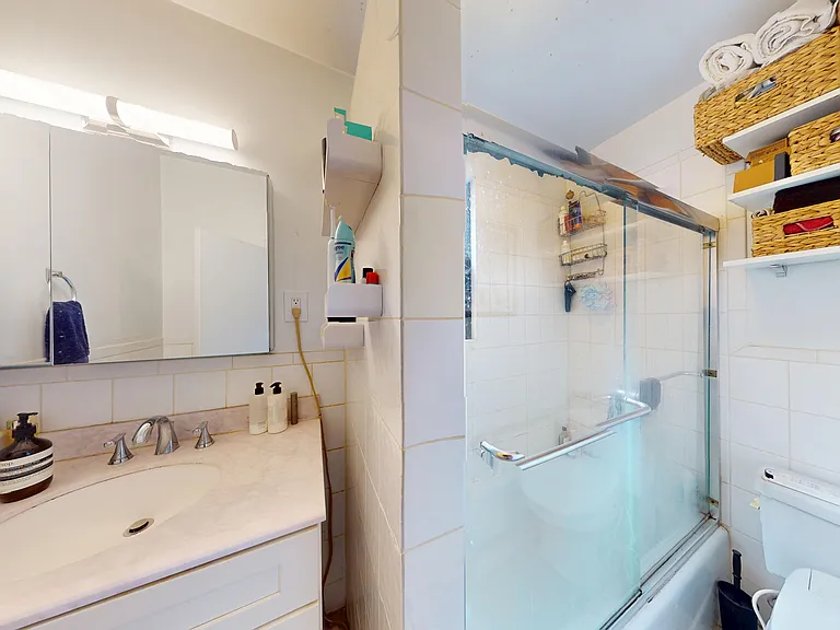 245 W 51st St #1001 — Photo 8