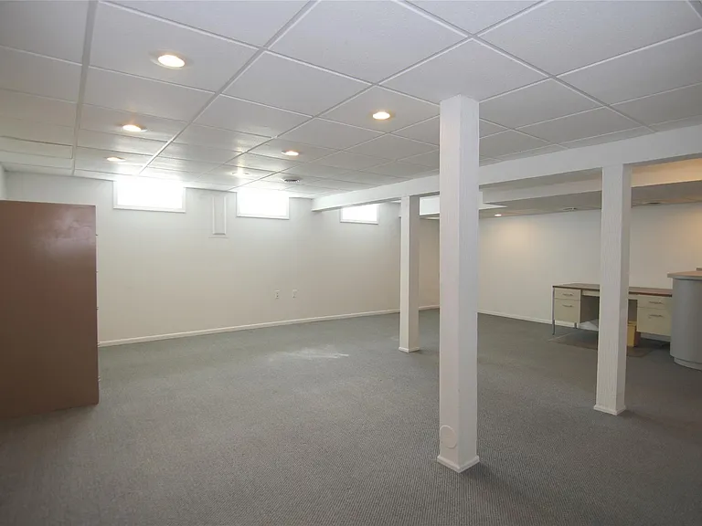 5590 Greenbriar Dr — Photo 29