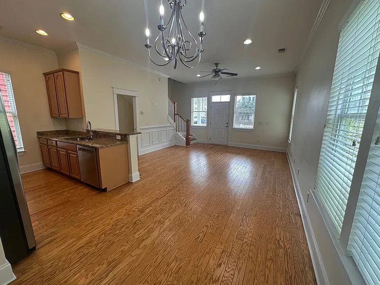 754 Murray Ave — Photo 6
