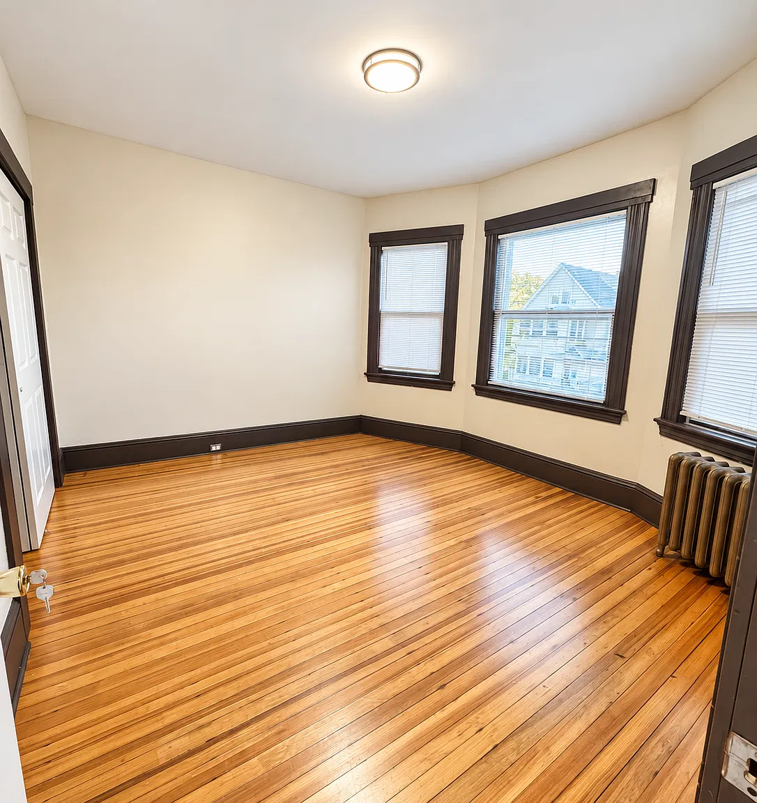 3 bed, 1.5 bath, 1200 sqft, $2,000 — Photo 3