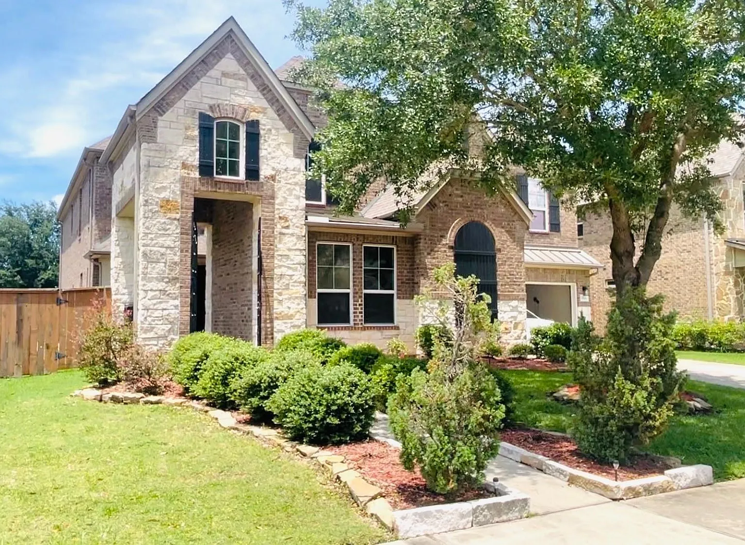 5 bed, 4.5 bath, 4266 sqft, $4,200 — Photo 1