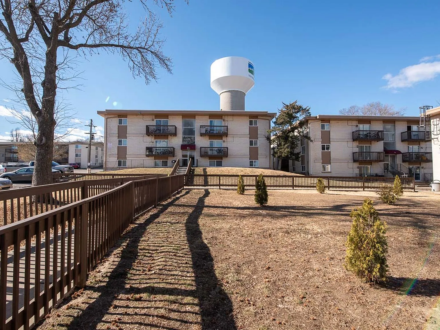 Eagle's Nest Apartments — Photo 3