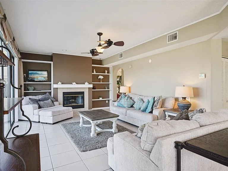 12929 Prestwick Dr — Photo 10