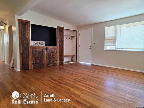 2nd image of 75 Honeysuckle St