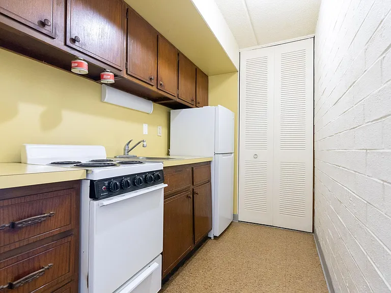 Skyline View Apartments — Photo 6