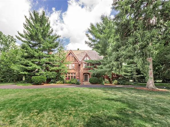 2800 Attleboro Rd, Shaker Heights, OH 44120