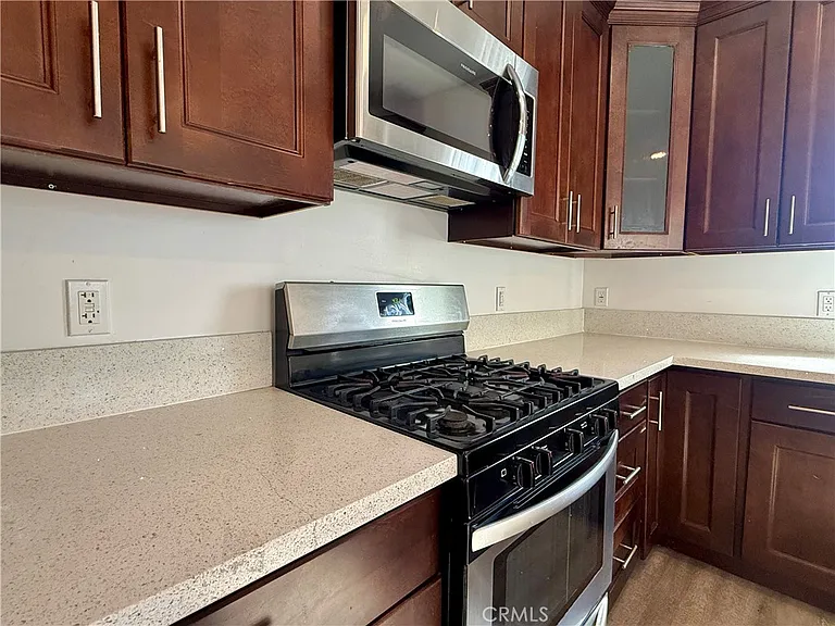6624 Balboa Blvd #4 — Photo 8