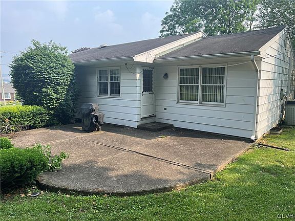 2nd image of 2449 Woodridge Ter