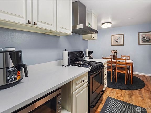 5th image of 11008 NE 68th St #728