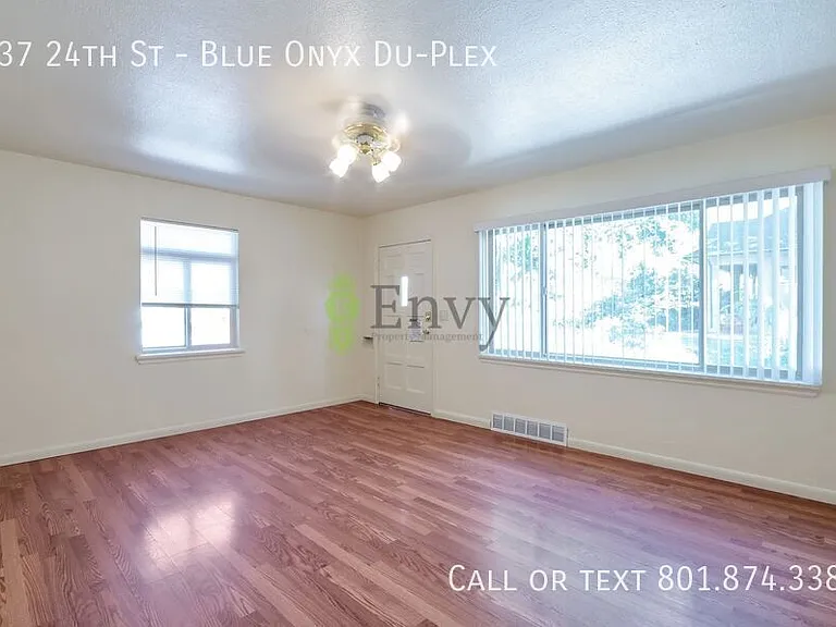 937 24th St #BLUE ONYX DU-PLEX — Photo 4