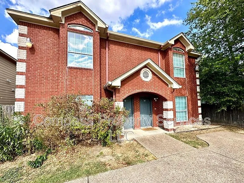 4 bed, 4.0 bath, 1744 sqft, $1,650 — Photo 2