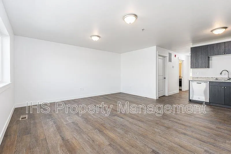 2 bed, 2.0 bath, 1001 sqft, $1,325 — Photo 2