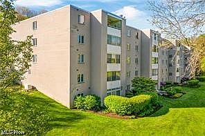 4th image of 520 Meredith Ln APT 402