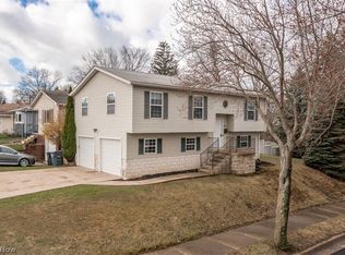 1882 Daniels Ave, Akron, OH 44312