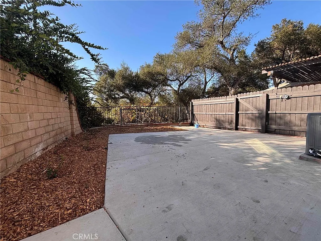 3 bed, 960 sqft, $3,400 — Photo 4