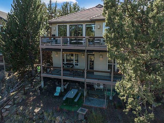 3rd image of 3106 NW Golf View Dr