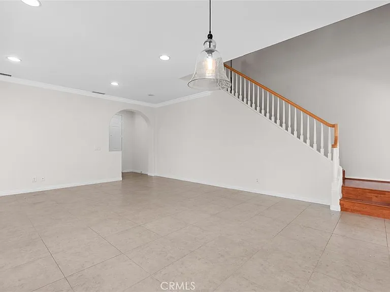 82 Laurelhurst Dr — Photo 6