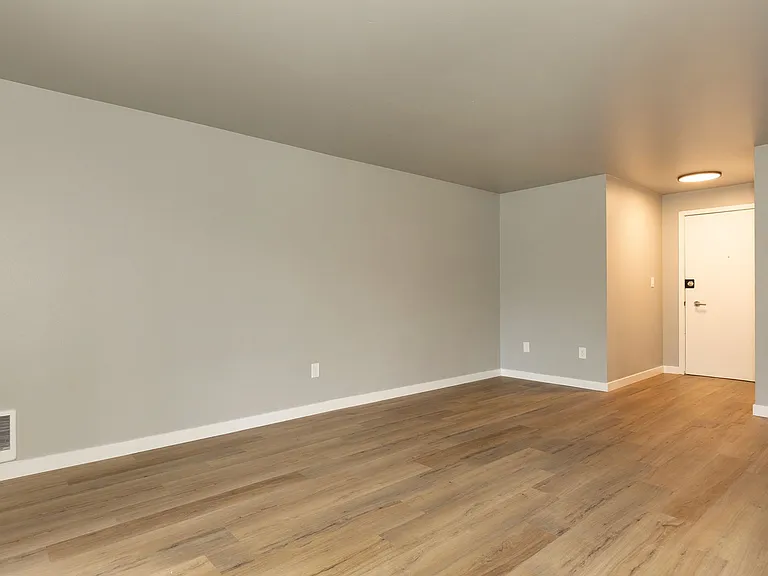 Eagle Court Apartments — Photo 7