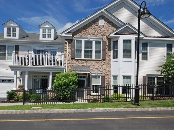 34 Brownstone Rd, Clifton City, NJ 07013