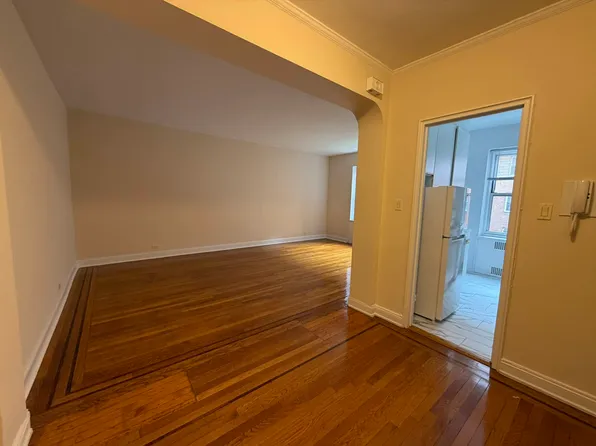 69-11 Yellowstone Boulevard image 1 of 9